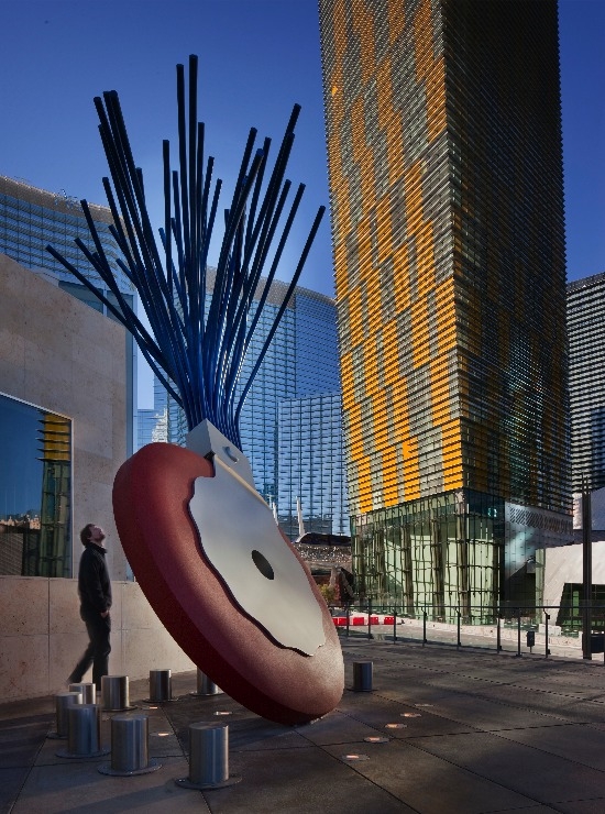 Escultura de Claes Oldemburg no terra�o do Mandarin Oriental